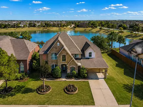 2421 Harbor Chase Dr, Pearland, TX 77584