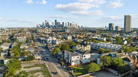 917 Thompson St, Houston, TX 77007
