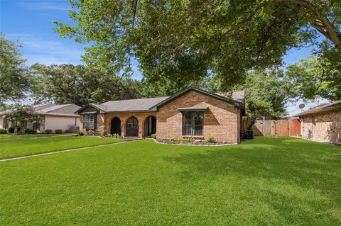 109 Tamarisk Trl, Lake Jackson, TX 77566