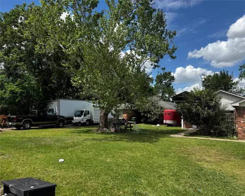 8910 Carousel Ln, Houston, TX 77080