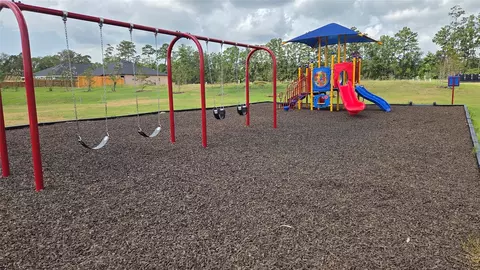 View/Area - 10481 Sugar Mill Dr, Conroe, TX 77306 photo 2 of 2