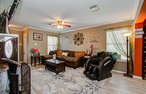 Living - 747 Cape Cottage Ln, Spring, TX 77373 photo 2 of 5