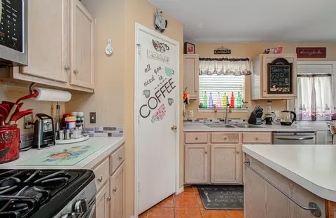 Kitchen - 747 Cape Cottage Ln, Spring, TX 77373 photo 3 of 5