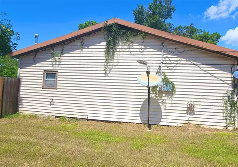 Exterior - 24 Peach St, Lolita, TX 77971 photo 4 of 6