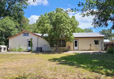 Exterior - 24 Peach St, Lolita, TX 77971 photo 3 of 6