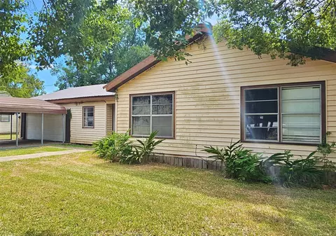Exterior - 24 Peach St, Lolita, TX 77971 photo 2 of 6