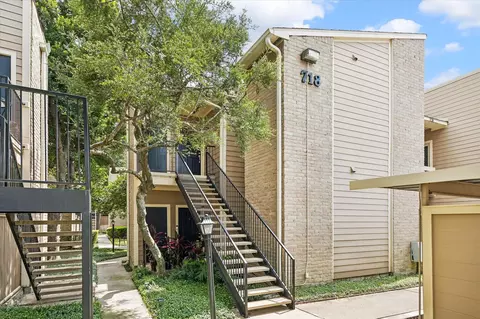 718 Bering Dr #B, Houston, TX 77057