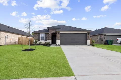 313 Emma St, Angleton, TX 77515 photo 1