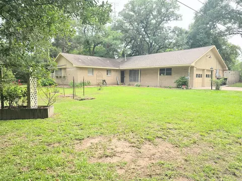 1809 N Roberson St, Conroe, TX 77301