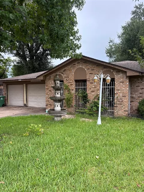 9006 Circle Cove Ct, Houston, TX 77088