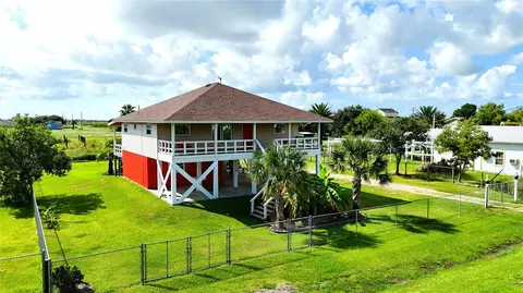 1404 Pickney Ave, Port Bolivar, TX 77650
