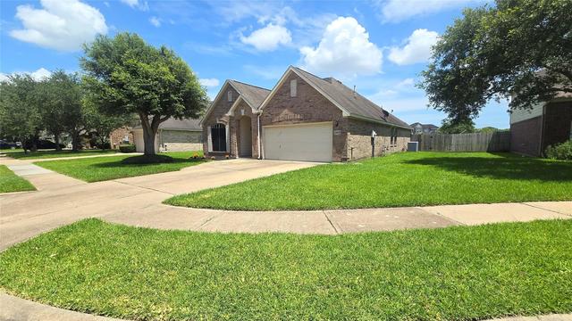 4109 Oak Point Dr, Pearland, TX 77581