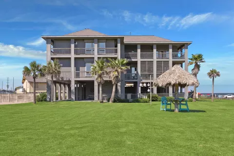 1 Blue Heron Cir Dr, Jamaica Beach, TX 77554