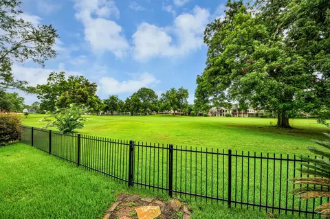 1823 Rock Fence Dr, Richmond, TX 77406
