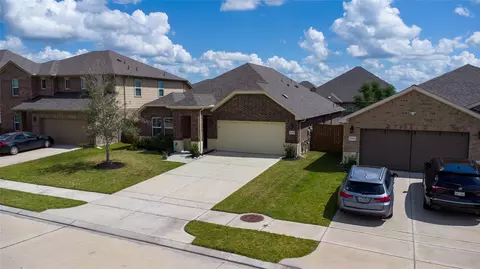 10835 Cliffs View Dr, Rosharon, TX 77583