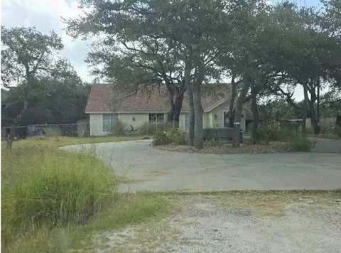 312 Griffith Dr, Rockport, TX 78382