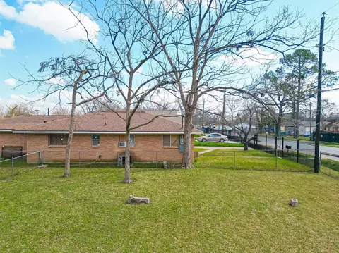 7902 Pointer St, Houston, TX 77016 photo 3