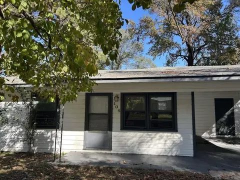 105 Greenview Dr, Texarkana, TX 75501