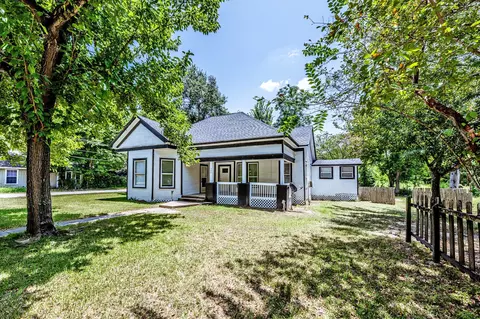 522 E Morris St, Madisonville, TX 77864