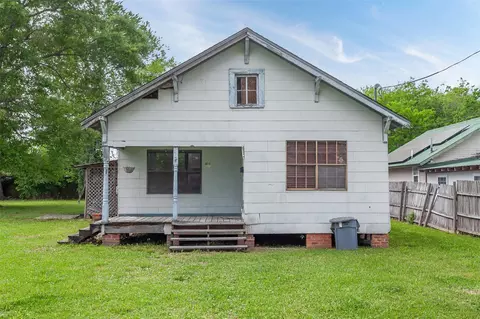 818 Marion St, Port Neches, TX 77651