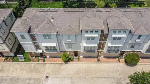 8806 Lakeshore Bend Dr, Houston, TX 77080