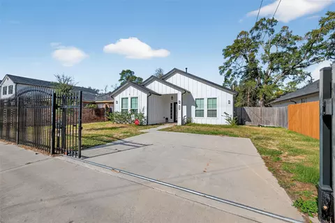 5121 Firnat St, Houston, TX 77016