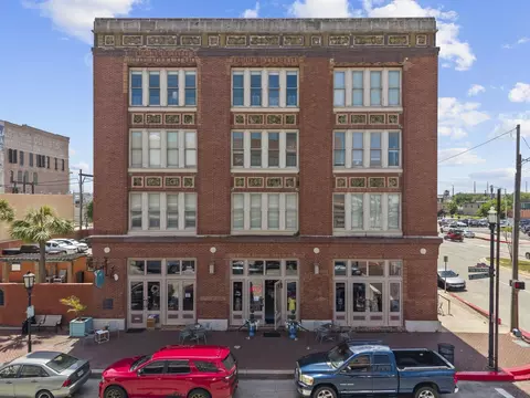 202 25th St #100, Galveston, TX 77550