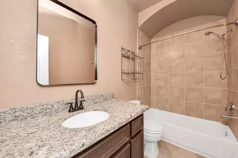 Bath - 17820 Mcdonald Ct, Conroe, TX 77302 photo 3 of 3