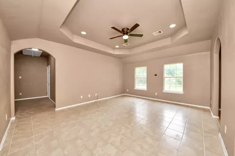 Living - 17820 Mcdonald Ct, Conroe, TX 77302 photo 3 of 7