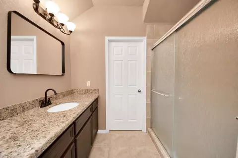 Bath - 17820 Mcdonald Ct, Conroe, TX 77302 photo 2 of 3