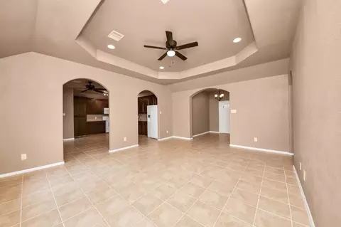 Living - 17820 Mcdonald Ct, Conroe, TX 77302 photo 4 of 7