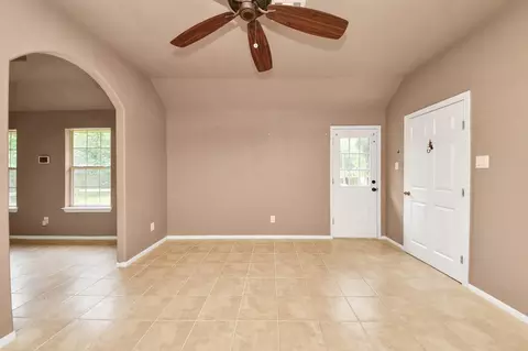 Living - 17820 Mcdonald Ct, Conroe, TX 77302 photo 6 of 7