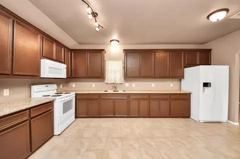 Kitchen - 17820 Mcdonald Ct, Conroe, TX 77302 photo 2 of 2
