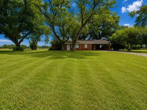 838 S Center St, Buffalo, TX 75831