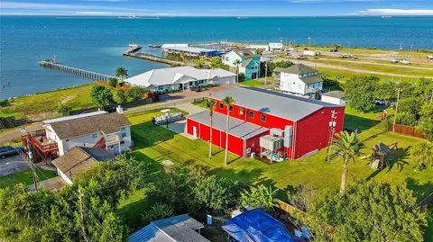 211 12 Avenue A, Dickinson, TX 77539