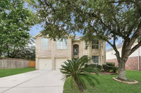 9002 Sundown Dr, Pearland, TX 77584