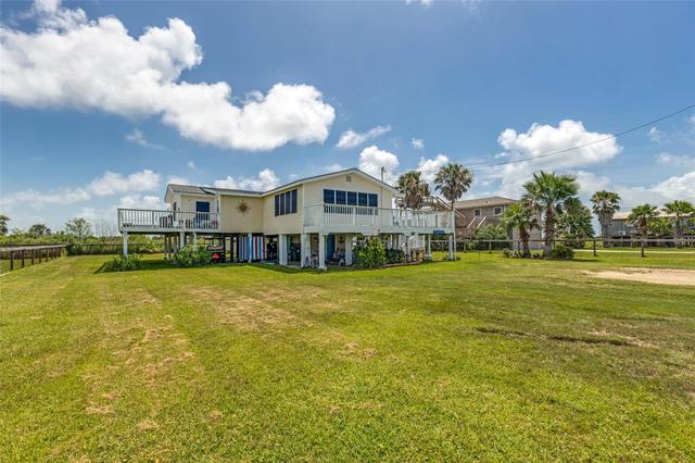 3915 1st St, Galveston, TX 77554