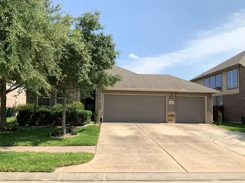 8338 Hunters Lodge Ln, Baytown, TX 77521