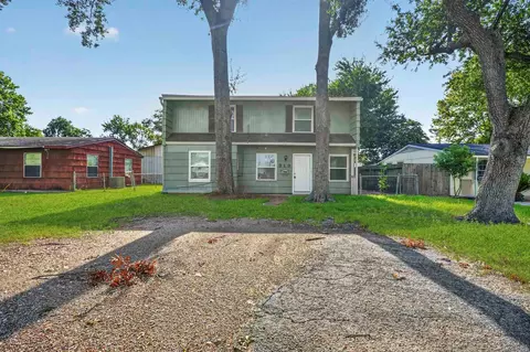 319 S 6th St, La Porte, TX 77571