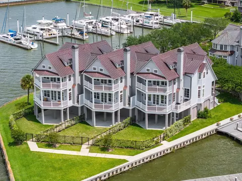 2447 Lakewood Pointe, Seabrook, TX 77586
