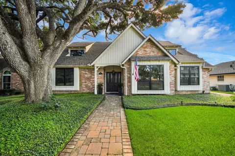 722 Chevy Chase Cir, Sugar Land, TX 77478