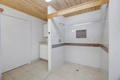 Bath - 158 E 7th St, Trinity, TX 75862 photo 4 of 5