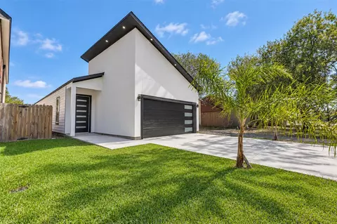 5606 Hollow Pnes, Houston, TX 77049