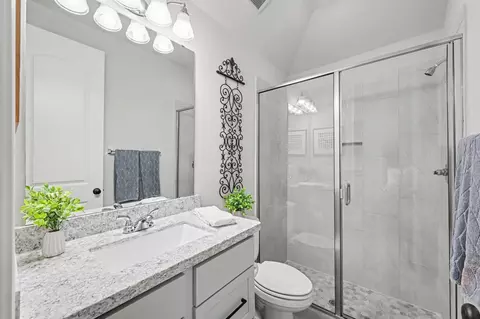 Bath - 343 Torrey Bloom Loop, Conroe, TX 77304 photo 4 of 4