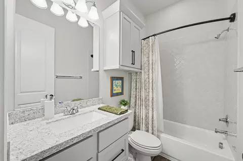 Bath - 343 Torrey Bloom Loop, Conroe, TX 77304 photo 3 of 4
