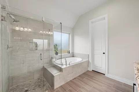 Bath - 343 Torrey Bloom Loop, Conroe, TX 77304 photo 2 of 4