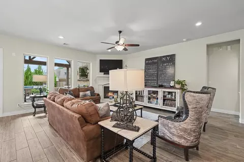 Living - 343 Torrey Bloom Loop, Conroe, TX 77304 photo 2 of 3