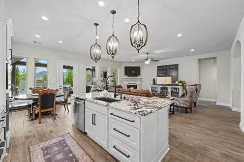 Kitchen - 343 Torrey Bloom Loop, Conroe, TX 77304 photo 3 of 5