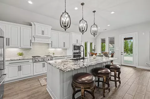 Kitchen - 343 Torrey Bloom Loop, Conroe, TX 77304 photo 4 of 5