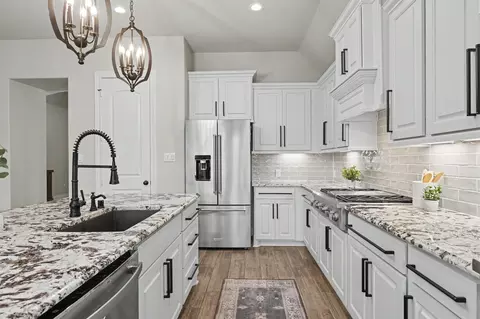 Kitchen - 343 Torrey Bloom Loop, Conroe, TX 77304 photo 2 of 5